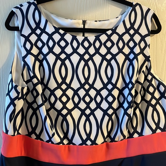 Dressbarn Signature Sabrina Dress - Picture 5 of 8